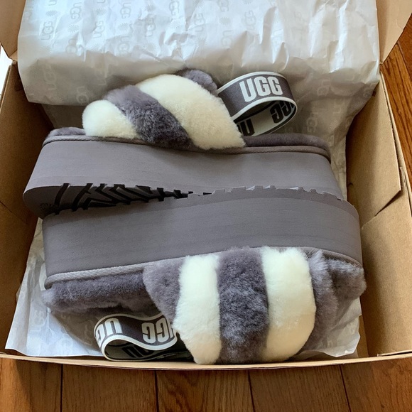 UGG Platform Slippers - Picture 2 of 3